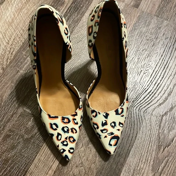 L.A.M.B. Heels. Size 7.5. Good preloved condition. - Picture 1 of 5